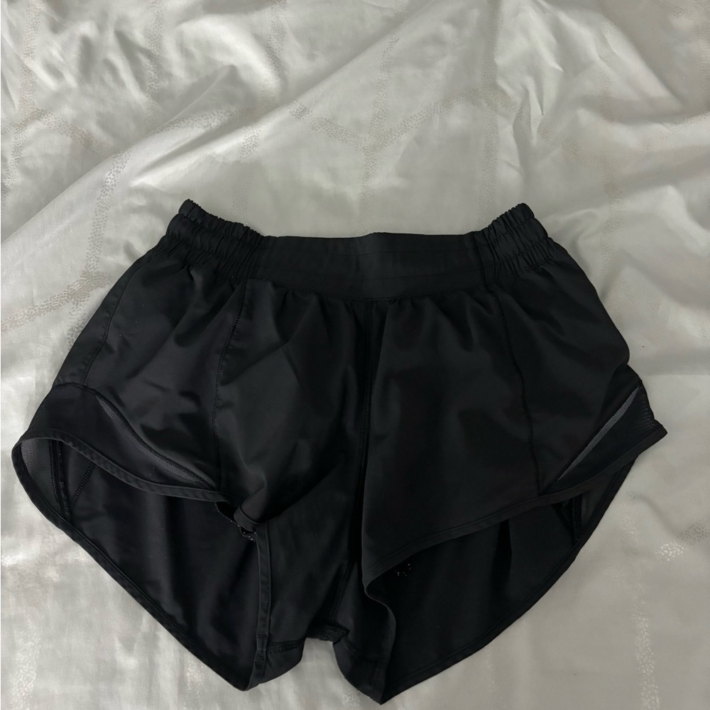 Lululemon black hotty hot 2.5” inseam shorts. Size 6 reg.